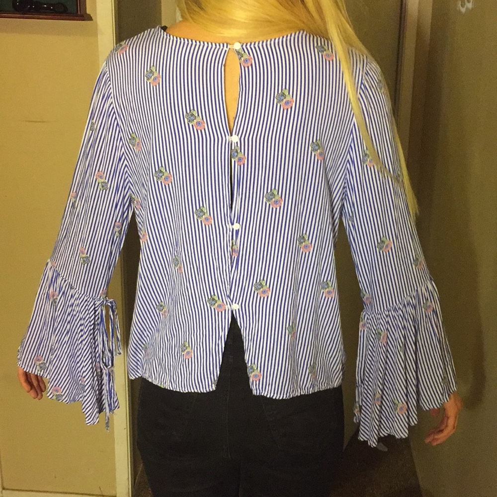 Bell sleeve blouse